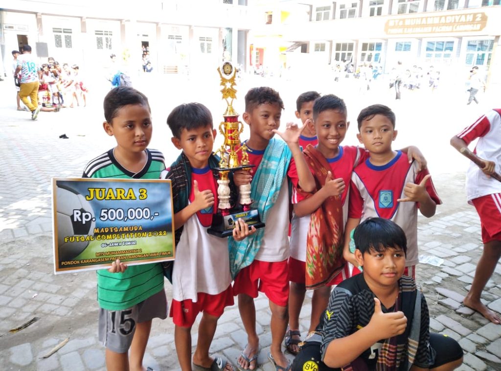 Siswa SDM Dubes Meraih Juara 3 Futsal Competition 2022 di Paciran Lamongan